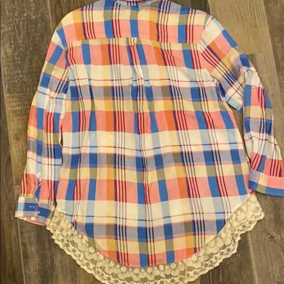 Umgee blouse too with lace trim at bottom - Picture 2 of 4